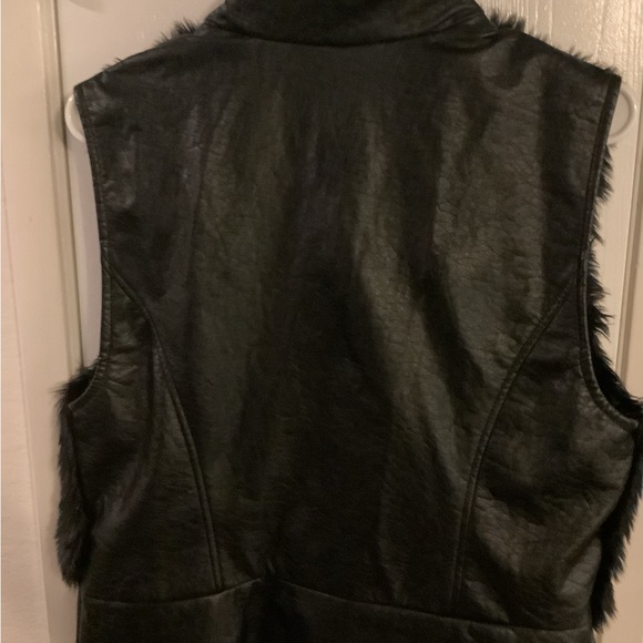 Rampage Brand - Faux fur vest, size large - Picture 5 of 11